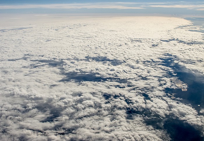 Europa Fast geschlossene Wolkendecke Luftbild aerial photo