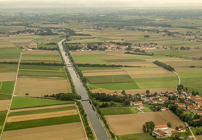 Bayern - Landkreis Erding: Erdinger Moos, Mittlere-Isar-Kanal Eitting Niederding Oberding Reisen Luftbild aerial photo