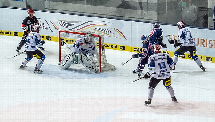 Olympia-Eissportzentrum: DEL-Spiel EHC Red Bulls München - Schwenninger Wild Wings