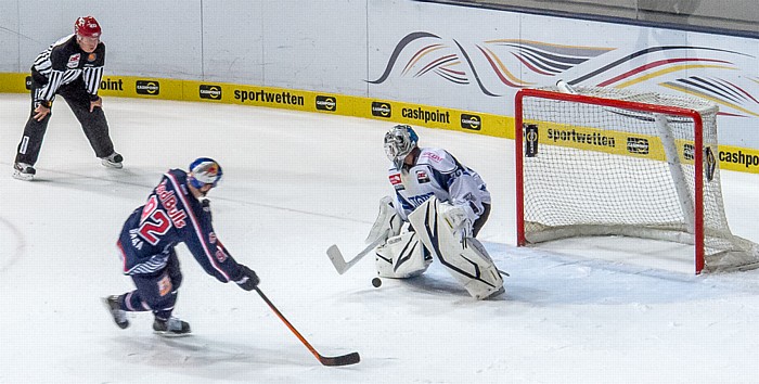 Olympia-Eissportzentrum: DEL-Spiel EHC Red Bulls München - Schwenninger Wild Wings