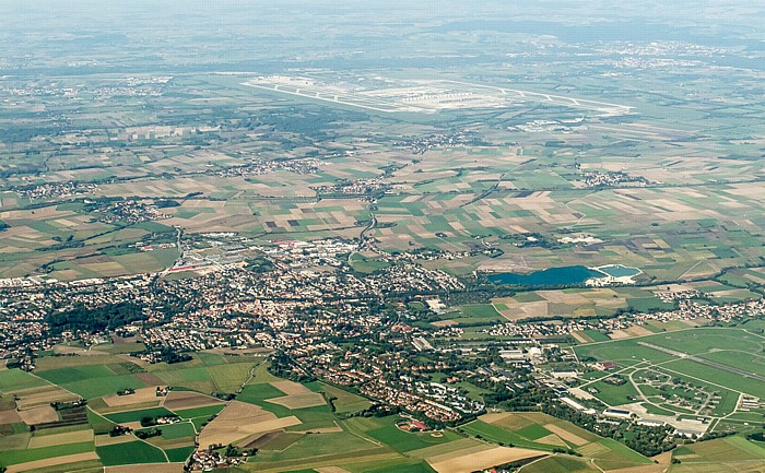 Bayern - Landkreis Erding: Erding Fliegerhorst Erding Kronthaler Weiher Luftbild aerial photo