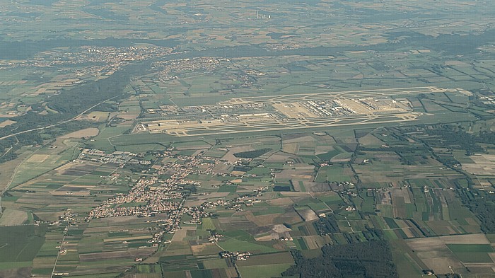 Bayern - Landkreis Freising Flughafen Franz Josef Strauß Hallbergmoos Luftbild aerial photo