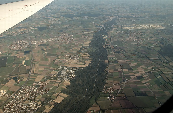 Bayern - Landkreis München: Isar und Isarauen Garching bei München Luftbild aerial photo