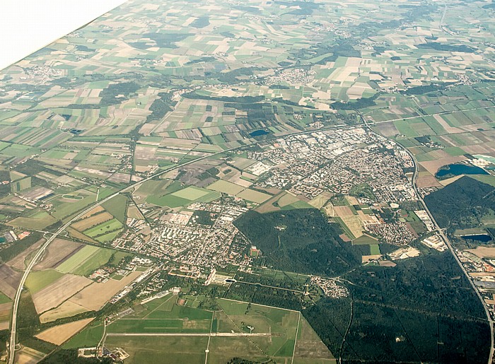 Bayern - Landkreis München: Oberschleißheim (links) und Unterschleißheim Luftbild aerial photo