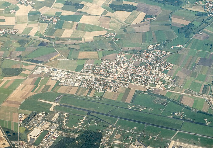 Bayern - Landkreis Fürstenfeldbruck: Maisach Flugplatz Fürstenfeldbruck Luftbild aerial photo