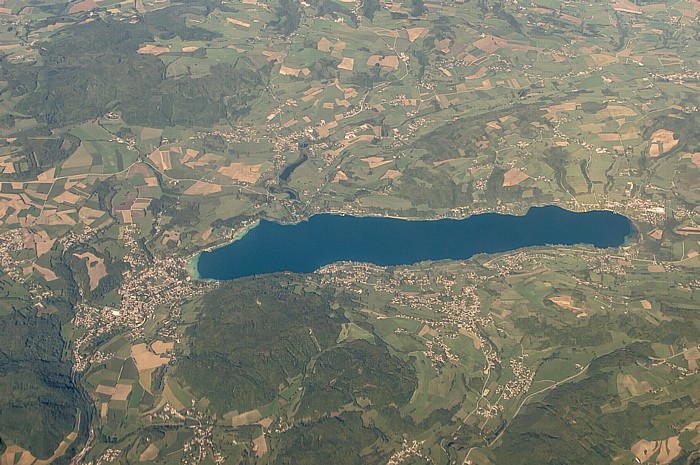 Auvergne-Rhône-Alpes - Département Isère: Lac de Paladru Bilieu Charavines Luftbild aerial photo