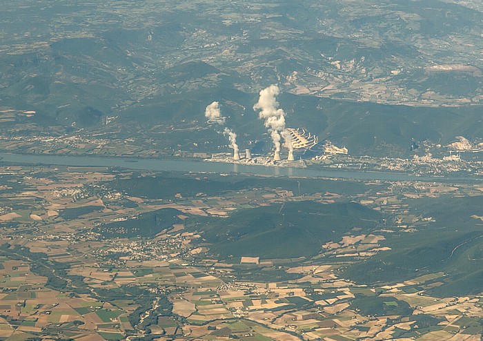 Auvergne-Rhône-Alpes - Département Ardèche (oben) / Département Drôme: Cruas, Rhône Centre Nucléaire de Production d'Électricité Luftbild aerial photo