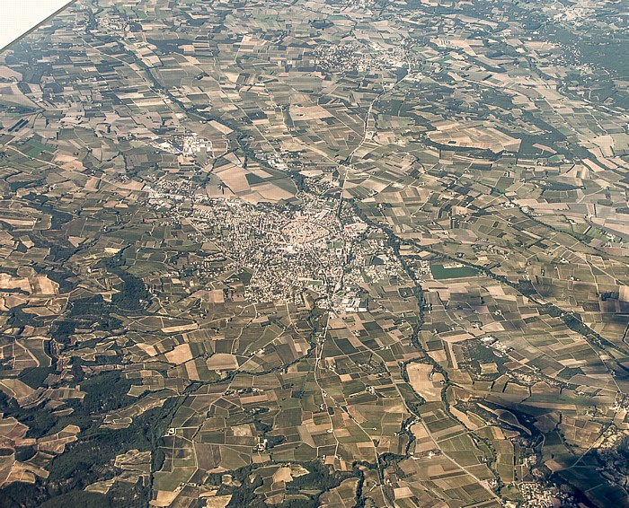 Provence-Alpes-Côte d’Azur - Département Vaucluse: Valréas Coronne Luftbild aerial photo
