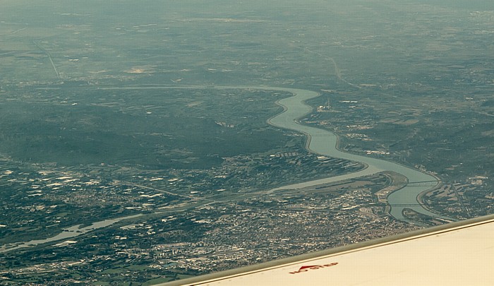 Provence-Alpes-Côte d’Azur - Département Vaucluse: Avignon, Mündung des Durance in die Rhône Luftbild aerial photo