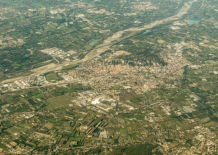 Provence-Alpes-Côte d’Azur - Département Vaucluse: Cavaillon, Durance Luftbild aerial photo