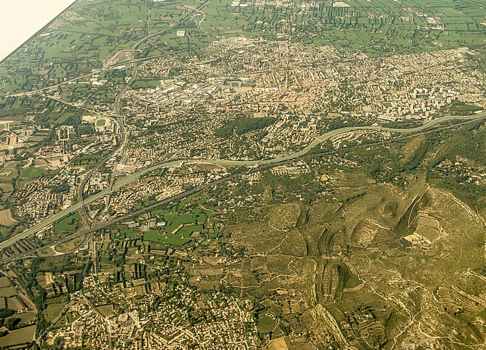 Provence-Alpes-Côte d’Azur - Département Bouches-du-Rhône: Salon-de-Provence, Canal de l’EDF dans les Bouches-du-Rhône Autoroute A7 Luftbild aerial photo