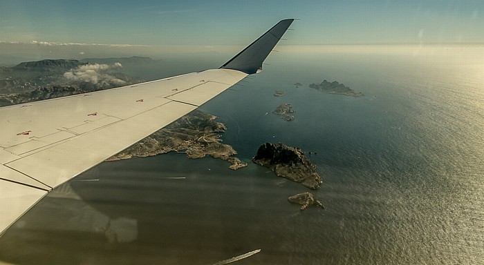 Marseille Golfe du Lion (Mittelmeer) Archipel de Riou Cap Croisette Île Calseraigne Île de Jarron Île de Riou Île Jarre Île Maïre Île Tiboulen de Maïre Parc national des Calanques Luftbild aerial photo