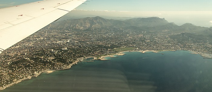 8e arrondissement de Marseille, Golfe du Lion (Mittelmeer) Hippodrome Marseille Borély Parc Borély Plages de Bonneveine Plages du Prado Stade Vélodrome Luftbild aerial photo