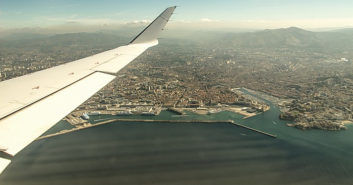 V.l.: 2e arrondissement de Marseille, Alter Hafen (Vieux-Port), 7e arrondissement de Marseille 1er arrondissement de Marseille Golfe du Lion Luftbild aerial photo