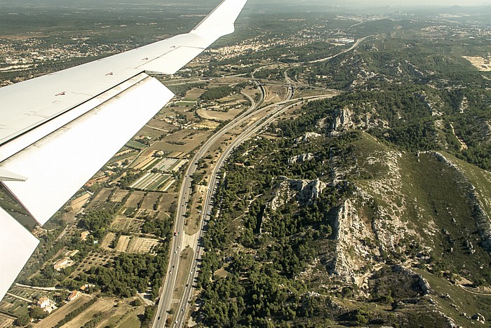Provence-Alpes-Côte d’Azur - Département Bouches-du-Rhône: Les Pennes-Mirabeau Autoroute A55 Autoroute A7 Luftbild aerial photo