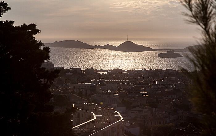 Marseille Blick von La Garde: Golfe du Lion (Mittelmeer) mit den Frioul-Inseln (Archipel du Frioul)