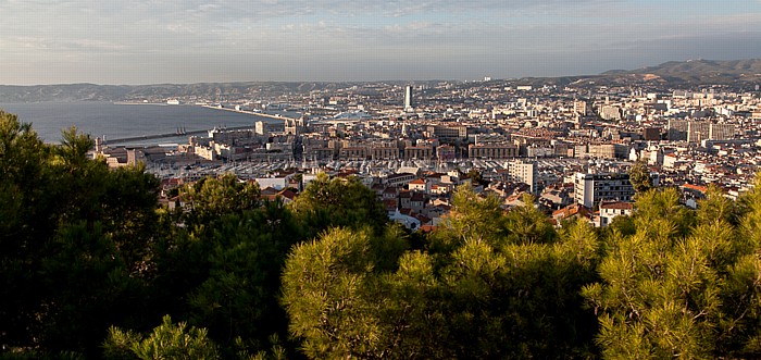 Marseille Blick von La Garde: Alter Hafen (Vieux-Port), Le Panier, Euroméditerranée Golfe du Lion