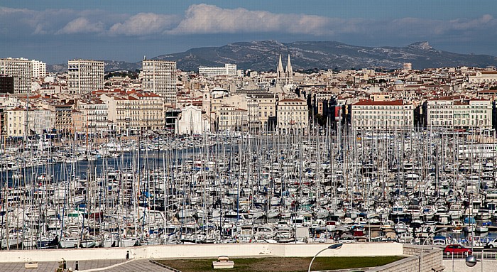 Blick vom Fort Saint-Nicolas: Alter Hafen (Vieux-Port) Marseille