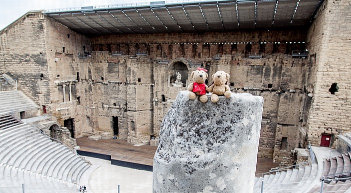 Orange Antikes Theater: Teddine und Teddy