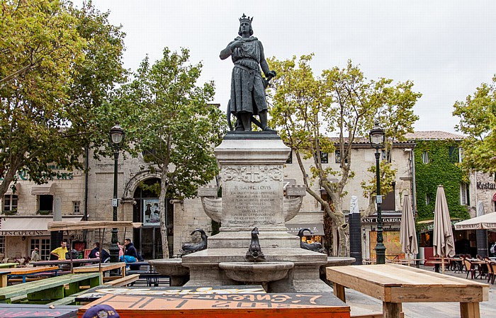 Intra muros: Place Saint-Louis - Statue von Ludwig dem Heiligen Aigues-Mortes