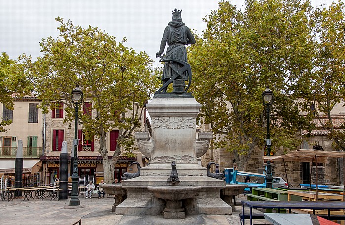 Intra muros: Place Saint-Louis - Statue von Ludwig dem Heiligen Aigues-Mortes