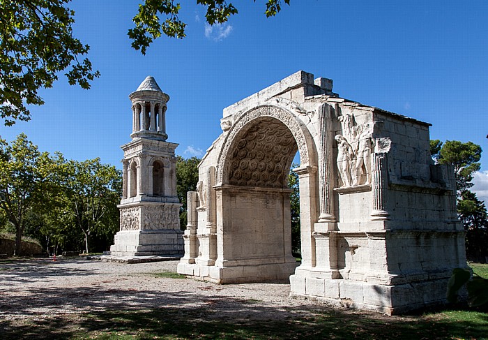 Saint-Rémy-de-Provence Ehem. römische Stadt Glanum: Juliermausoleum und Triumphbogen