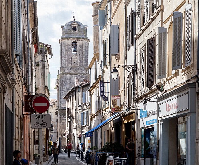 Rue du 4 Septembre, Église Saint-Julien Arles