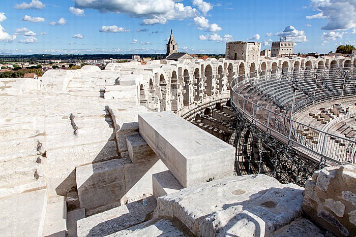 Blick vom Amphitheater (Arènes d'Arles) Église Notre-Dame-la-Major