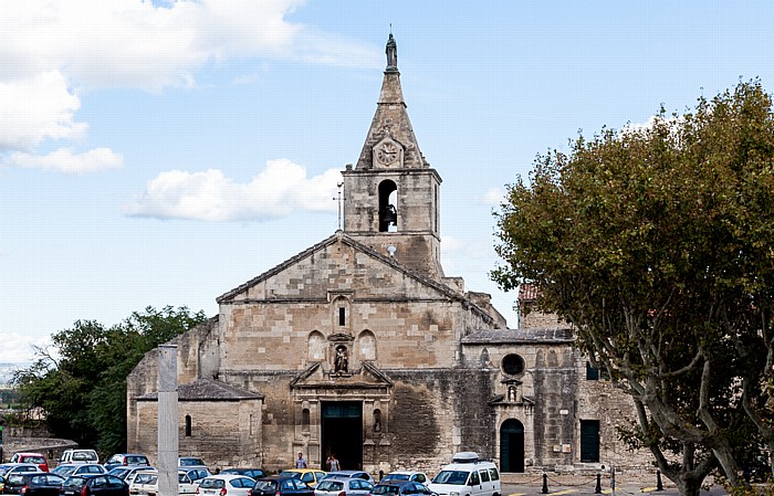 Blick vom Amphitheater (Arènes d'Arles): Église Notre-Dame-la-Major Arles