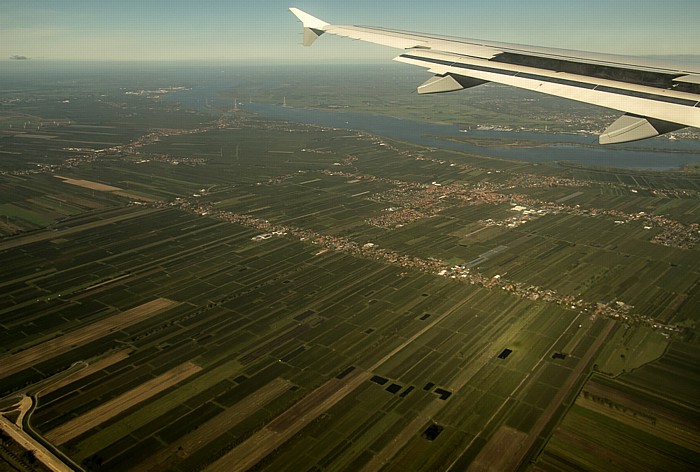 Niedersachsen - Landkreis Stade: Altes Land und Elbe Jork Ladekop Luftbild aerial photo