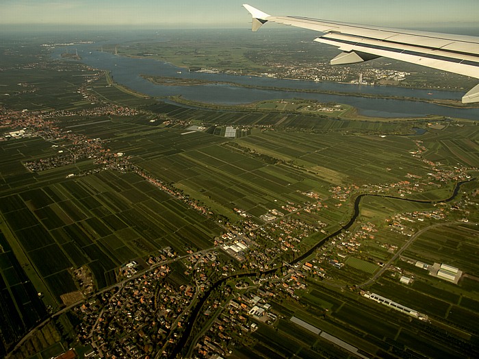 Niedersachsen - Landkreis Stade: Altes Land und Elbe Jork Luftbild aerial photo