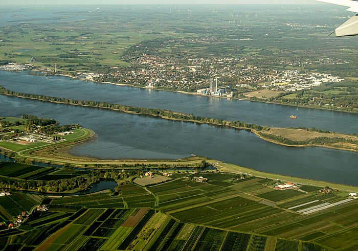 Niedersachsen - Landkreis Stade: Elbe Altes Land Hahnöfersand Hanskalbsand Neßsand Luftbild aerial photo
