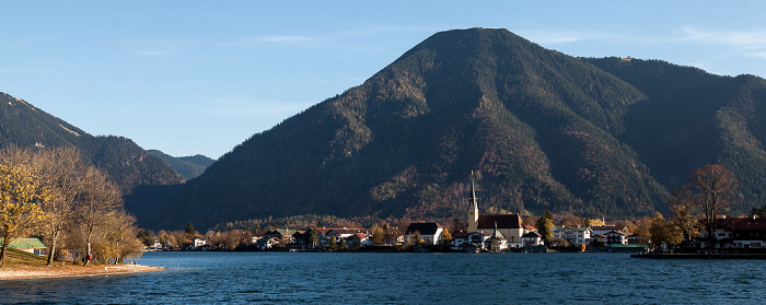 Tegernsee (See) Egerner Bucht (Obersee), Rottach-Egern mit St. Laurentius, Wallberg