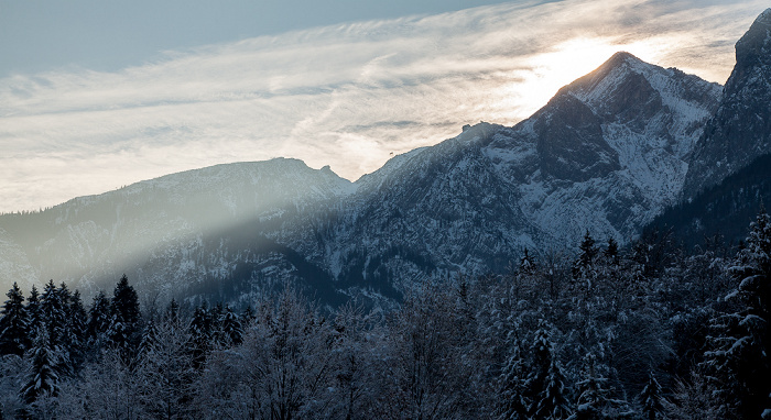 Blick aus dem Hotel Alpenhof: Wettersteingebirge - Kreuzeck und Alpsitze Grainau