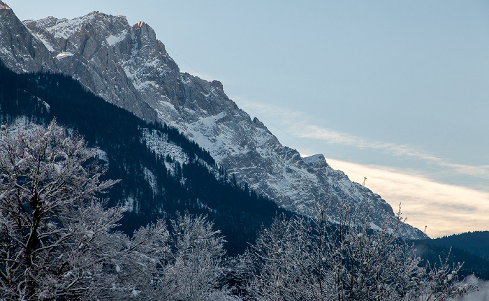 Blick aus dem Hotel Alpenhof: Wettersteingebirge - Zugspitze Grainau