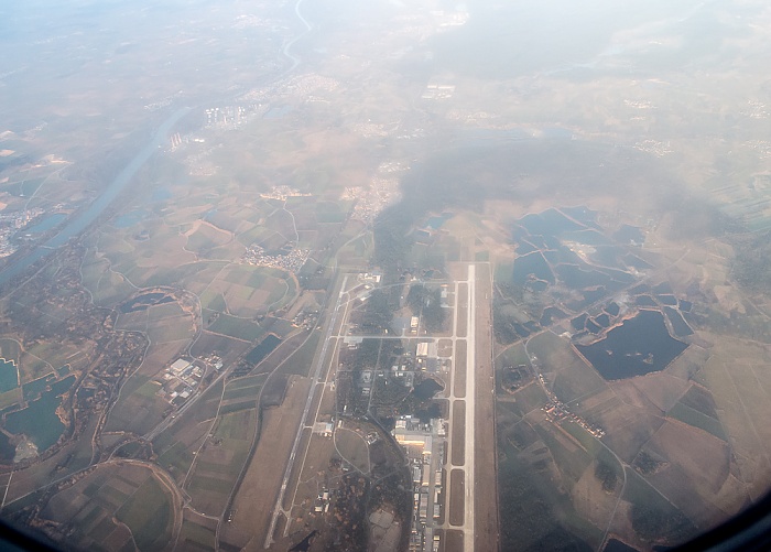 Bayern - Landkreis Pfaffenhofen an der Ilm Bayernoil Raffinerie Vohburg Fliegerhorst Ingolstadt/Manching Kraftwerk Irsching Vohburg an der Donau Luftbild aerial photo