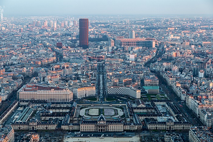 Paris Blick vom Eiffelturm (Tour Eiffel) Gare Montparnasse Militärschule Sitz der UNESCO Tour Montparnasse
