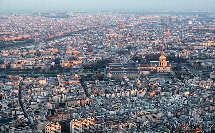 Blick vom Eiffelturm (Tour Eiffel): Hôtel des Invalides und Invalidendom (Dôme des Invalides) Paris