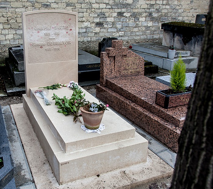 Paris Montparnasse: Cimetière Montparnasse - Grab von Jean-Paul Sartre (1905-1980) und Simone de Beauvoir (1908-1986)