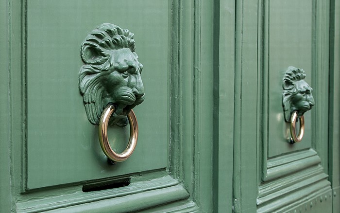 Quartier des Invalides: Rue de Varenne Paris