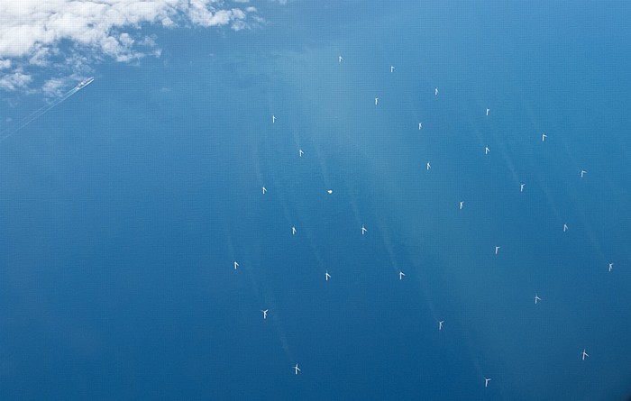 England Ärmelkanal (English Channel): Offshore-Windkraftanlagen Luftbild aerial photo