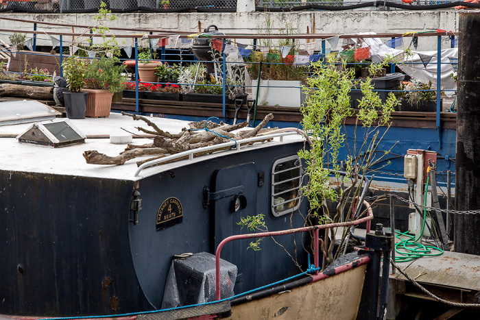 Nine Elms, Themse mit Hausbooten (Nine Elms Pier) London