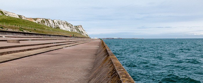 Samphire Hoe Country Park Kreidefelsen, Ufermauer (Seawall), Ärmelkanal (English Channel)