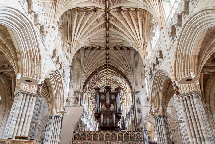 Exeter Cathedral: Langhaus (Mittelschiff) und Orgel