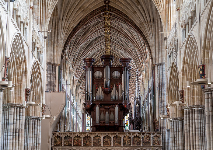 Exeter Cathedral: Langhaus (Mittelschiff) und Orgel Exeter