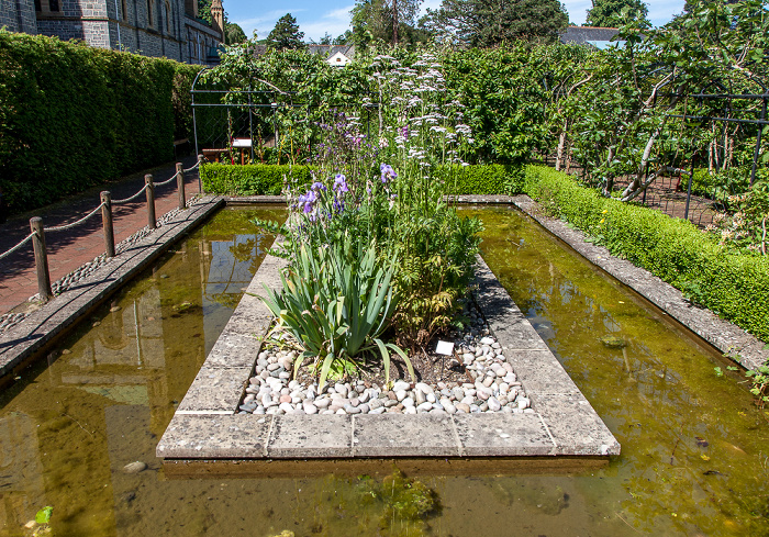 Buckfastleigh Buckfast Abbey: Klostergarten