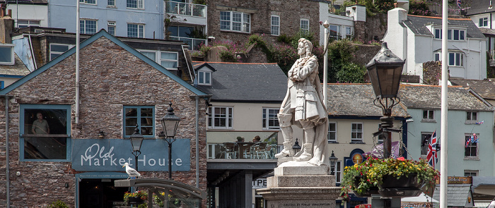 The Strand: Denkmal für William Prince of Orange Brixham