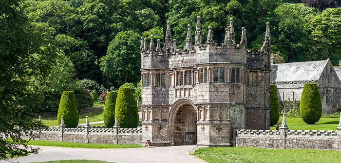 Bodmin Lanhydrock Gatehouse