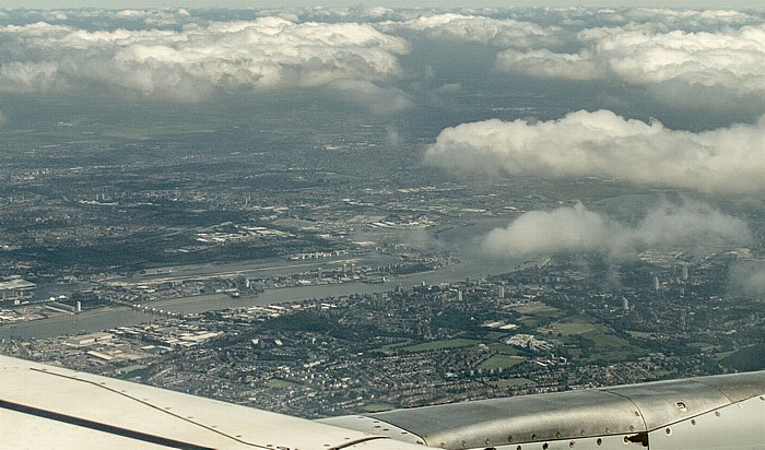 Themse mit Thames Barrier, London City Airport Luftbild aerial photo