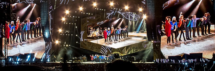 Circo Massimo (Circus Maximus): The Rolling Stones (+ John Mayer) Rom Lisa Fisher (backing vocals), Ronnie Wood (guitars), Chuck Leavell (keyboards, backing vocals, percussion), Mick Jagger (lead vocals, guitar, harmonica, keyboards), Bernard Fowler (backing vocals, percussion), Keith Richards (guitars, vocals), Mick Taylor (guitars, backing vocals), Charlie Watts (drums), Tim Ries (saxophone, organ), Matt Clifford (French horn, keyboards), Darryl Jones (bass guitar, backing vocals)